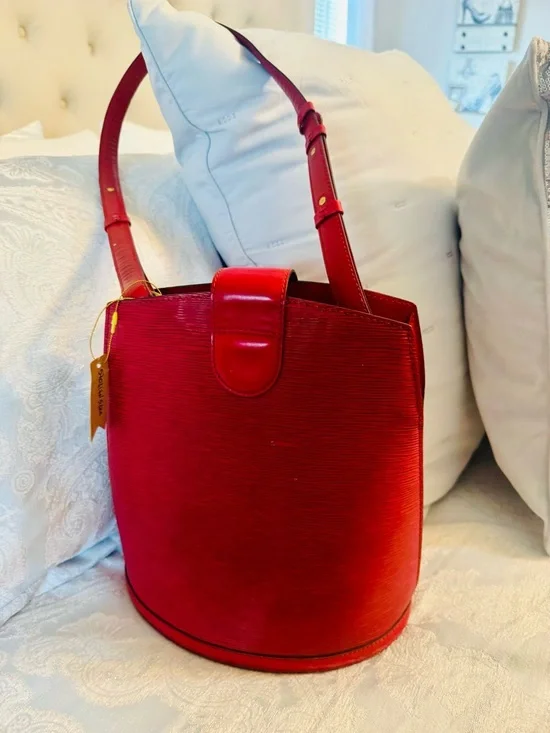 Louis Vuitton Red Cluny Epi Leather Bucket Shoulder Bag - Picture 12 of 13